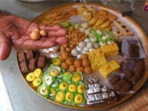 Toko Legendaris Berusia 200 Tahun Ini Jual Manisan Harga Rp 180 Perak Saja!