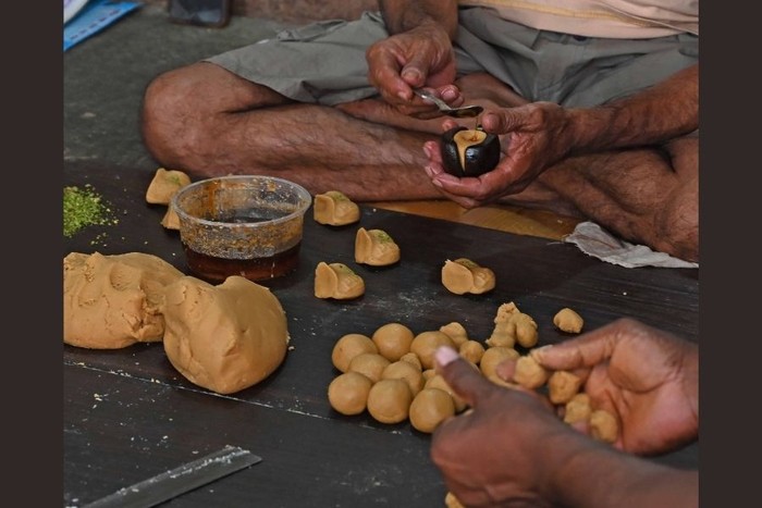 Toko Legendaris Berusia 200 Tahun Ini Jual Manisan Harga Rp 180 Perak Saja!