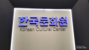 Di Gedung Pencakar Langit di SCBD Ini Ada Surga buat Pecinta K-Pop dan K-Drama