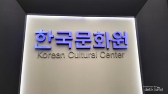 Di Gedung Pencakar Langit di SCBD Ini Ada Surga buat Pecinta K-Pop dan K-Drama