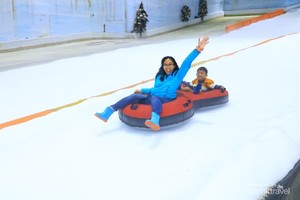 Siapa Mengira Bisa Bermain Salju di Bekasi