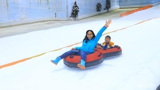 Siapa Mengira Bisa Bermain Salju di Bekasi