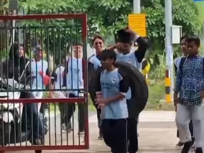 Aneka wadah Unik hingga Ban Truk Mewarnai No Backpack Day di SMPN 1 Dander