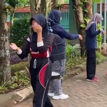 Wadah Unik Mewarnai No Backpack Day Aneka wadah Unik hingga Ban Truk Mewarnai No Backpack Day di SMPN 1 Dander