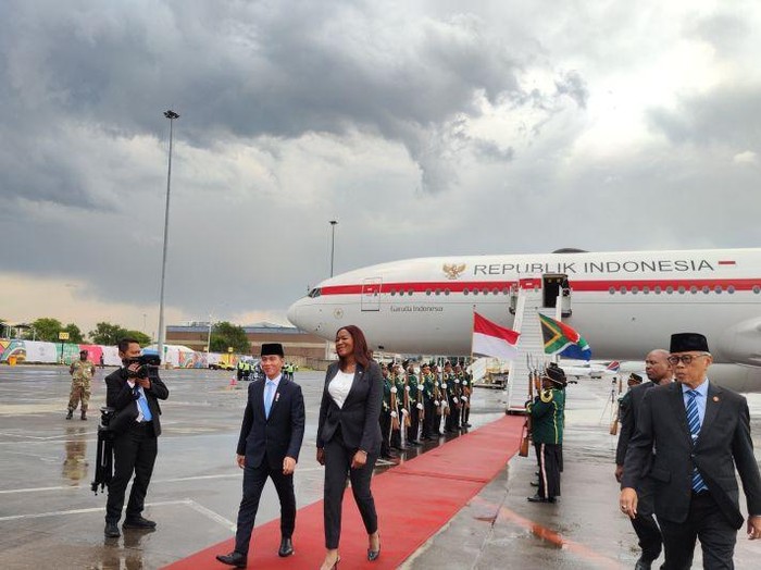 Wakil Presiden Gibran Rakabuming Raka tiba di Afrika Selatan untuk hadiri KTT G20 ((ANTARA/Mentari Dwi Gayati)