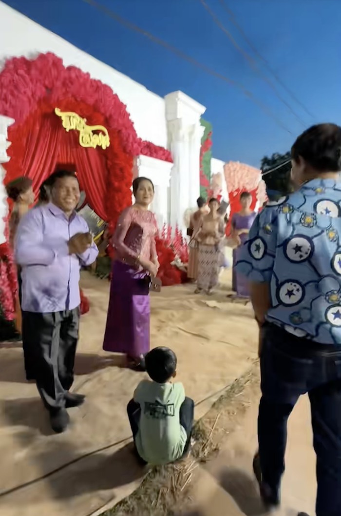 Aa' Juju Pamer Momen Kondangan di Kamboja, Menunya Enak-enak!