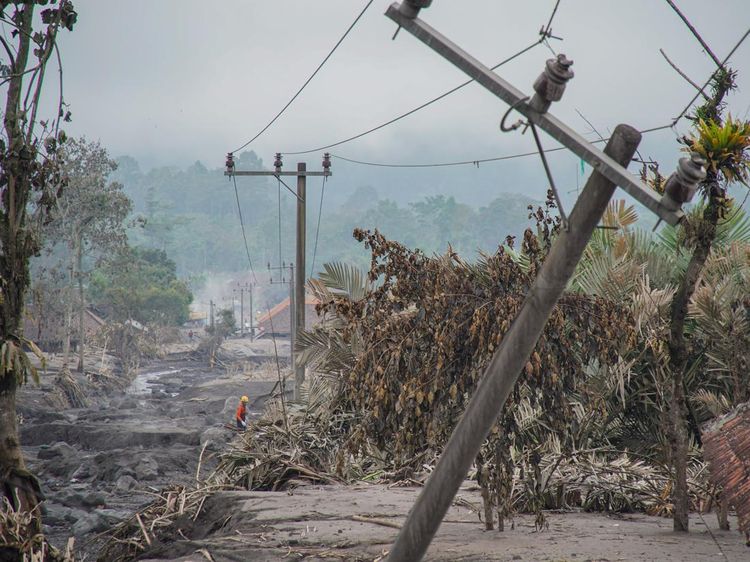 Erupsi Semeru Ganggu Akses Listrik Ratusan Rumah