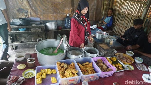 Dawet Ngledok di Jombang eksis sejak 1950 silam. Tetap laris manis karena cita rasanya yang terjaga selama 4 generasi.