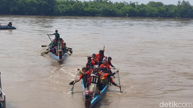 Kemeriahan Festival Bahari Sidoarjo 2025 mendapat apresiasi dari Wabup Sidoarjo