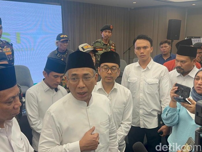 Gus Yahya usai menggelar pertemuan dengan PWNU