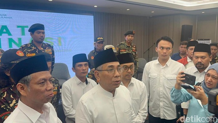 Gus Yahya usai menggelar pertemuan dengan PWNU