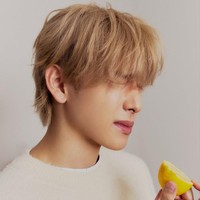 “mode blonde ga ada obatt tolong tenangin diri aku…” “he’s so PRETTYYYYYY” “SIWAN LOOKS LIKE FELIX NOW,” komentar sejumlah penggemar yang terpana melihat Im Siwan mode idol KPop. Foto: dok. SM Entertainment