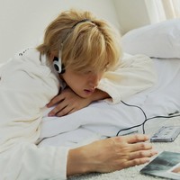 Sejumlah penggemar bahkan melihat kemiripan Im Siwan dengan personel grup KPop Stray Kids, Felix setelah mengganti warna rambut. Foto: dok. SM Entertainment