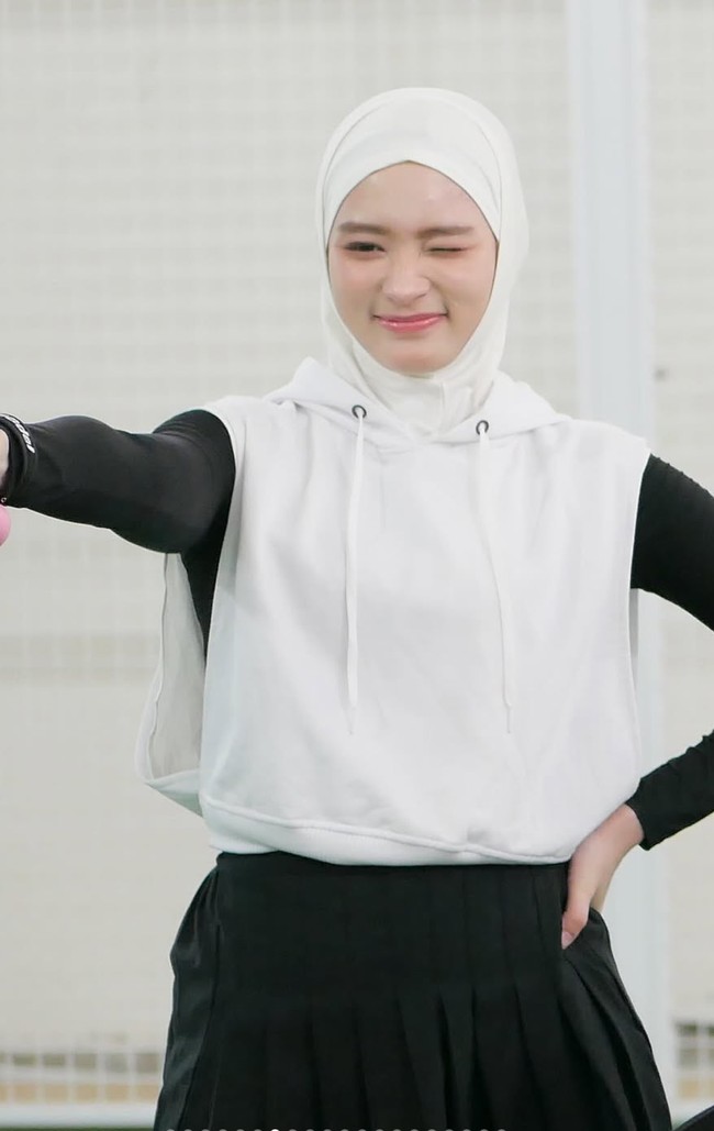 Meski sudah memiliki 3 orang anak bersama mantan suaminya, Virgoun, namun penampilan Inara masih tak kalah dengan para ABG. Lihat saja gayanya saat memamerkan ekspresi imutnya. Foto: Instagram/@mommy_starla