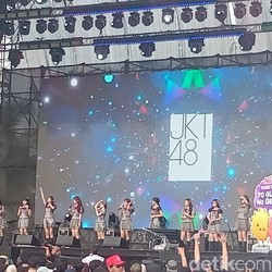 Kolaborasi Spesial JKT48 X Bernadya Guncang Highschool Fest