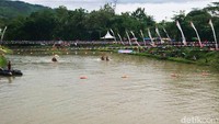 Festival yang digelar di Dam Widoro, Desa Widoro, Kecamatan Gandusari, Trenggalek tersebut merupakan rangkaian kegiatan untuk program pelestarian sungai.