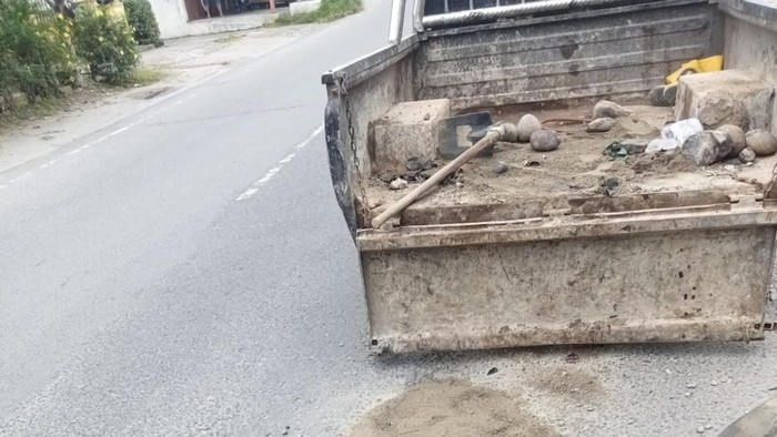 Keterangan foto: Pemkot Medan tutup lubang besar di Jalan Karya Bakti, Medan Johor (Dok. Dinas SDABMBK Medan)