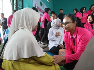 Ketum Bhayangkari Apresiasi Tim Trauma Healing di Pengungsian Longsor Banjarnegara