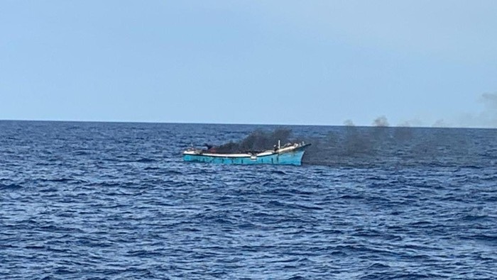 Tim SAR gabungan menemukan bangkai KM Maluku Prima Makmur 03 yang terbakar di Perairan Banda, Kabupaten Maluku Tengah, Maluku.