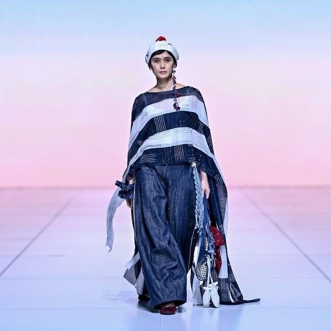 Foto: Koleksi Slow Fashion Bertema Laut dari Sejauh Mata Memandang di JFW 2026