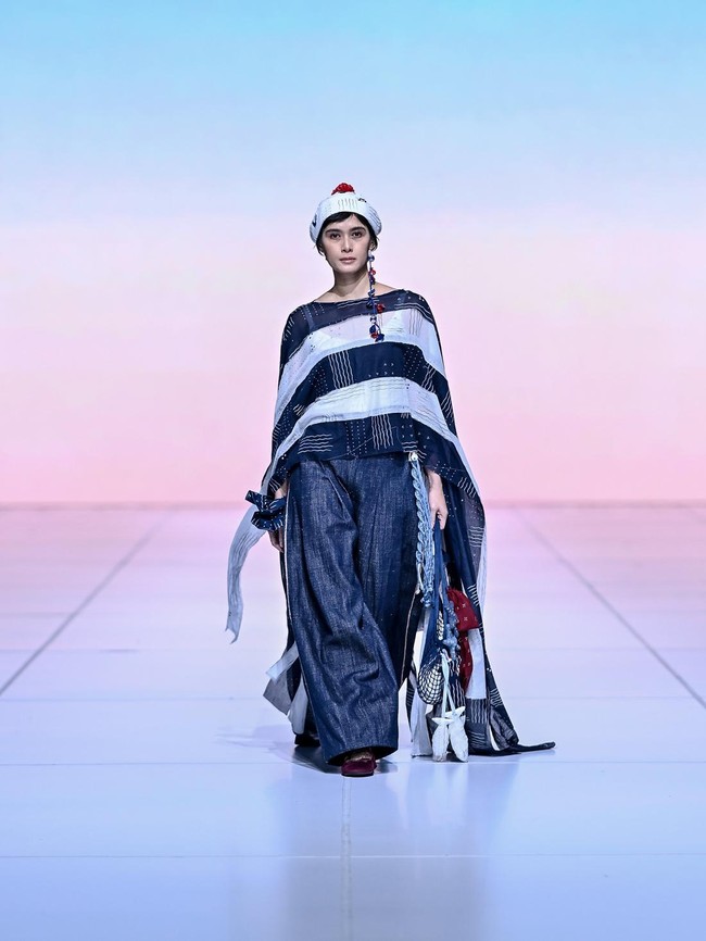 Foto: Koleksi Slow Fashion Bertema Laut dari Sejauh Mata Memandang di JFW 2026