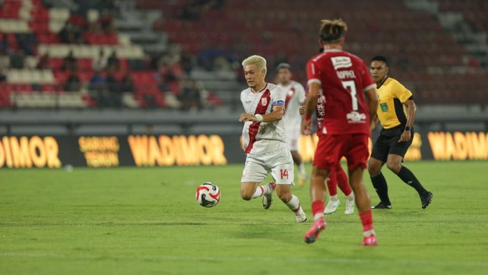 Laga Bali United vs Persis Solo di Stadion Kapten I Wayan Dipta, Bali, Minggu (23/11/2025).