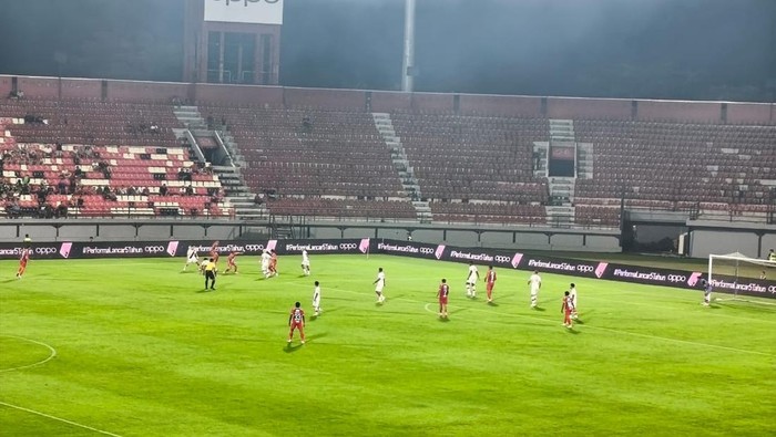 Laga Bali United vs Persis Solo di Stadion Kapten I Wayan Dipta, Gianyar, Minggu (23/11/2025). (Foto: Krisna Pradipta/detikBali)