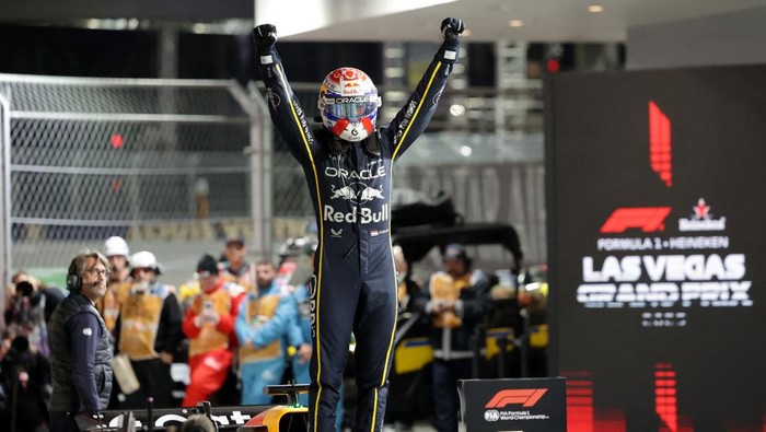Formula One F1 - Las Vegas Grand Prix - Las Vegas Strip Circuit, Las Vegas, Nevada, United States - November 22, 2025 Red Bulls Max Verstappen celebrates after winning the Las Vegas Grand Prix REUTERS/Jeenah Moon
