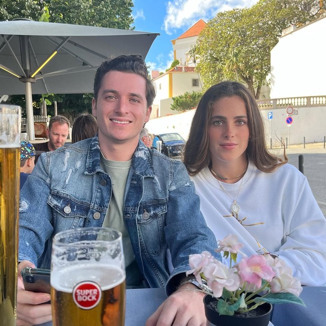 Terlepas dari segala kontroversi atas kemenangan Fatima Bosch sebagai Miss Universe 2025, keluarganya tetap memberikan dukungan. Kakak Fatima, Bernardo Bosch Jr., menyampaikan kebanggaannya pada adiknya melalui unggahan Instagram. Foto: Dok. Instagram Miss Universe, Fatima Bosch