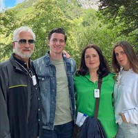 Ayah Fátima, Bernardo Bosch Hernández, adalah seorang insinyur dan pegawai negeri. Selama 27 tahun, Bernardo bekerja di Petróleos Mexicanos (Pemex). Perusahaan minyak tersebut bernilai sekitar US$ 97,6 miliar. Ia kini bekerja sebagai penasihat Direktur Jenderal Eksplorasi dan Produksi Pemex. Bernardo dikabarkan akan berbisnis dengan Raul Rocha, presiden Miss Universe Organization. Foto: Dok. Instagram Miss Universe, Fatima Bosch