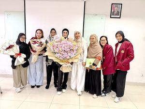 Mulan Jameela Lulus Sempro Tesis S2, Ahmad Dhani Kasih Kejutan