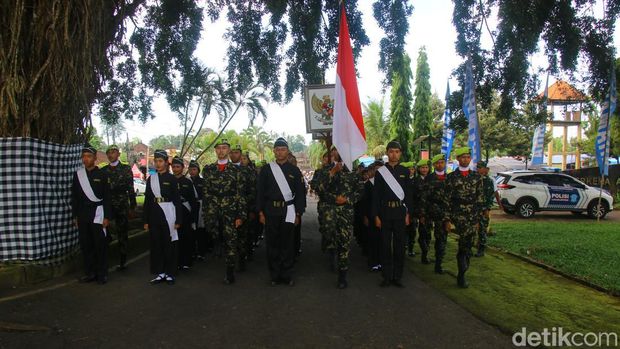 Pasukan Napak Tilas tiba dan ikut upacara Peringatan Hari Puputan Margarana di Monumen Taman Pujaan Bangsa, Desa Marga, Tabanan, Kamis (20/11/2025). Pasukan Napak Tilas tiba dan ikut upacara Peringatan Hari Puputan Margarana di Monumen Taman Pujaan Bangsa, Desa Marga, Tabanan, Kamis (20/11/2025).