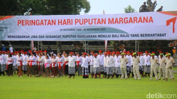 Pasukan Napak Tilas tiba dan ikut upacara Peringatan Hari Puputan Margarana di Monumen Taman Pujaan Bangsa, Desa Marga, Tabanan, Kamis (20/11/2025). Pasukan Napak Tilas tiba dan ikut upacara Peringatan Hari Puputan Margarana di Monumen Taman Pujaan Bangsa, Desa Marga, Tabanan, Kamis (20/11/2025).