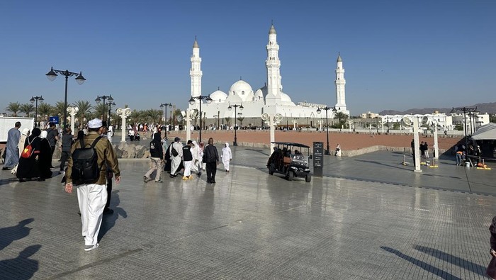 Melihat Keindahan Masjid yang Pertama Dibangun Nabi Muhammad SAW