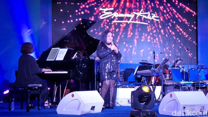 Penampilan Ermy Kullit dan Imelda Rosalin