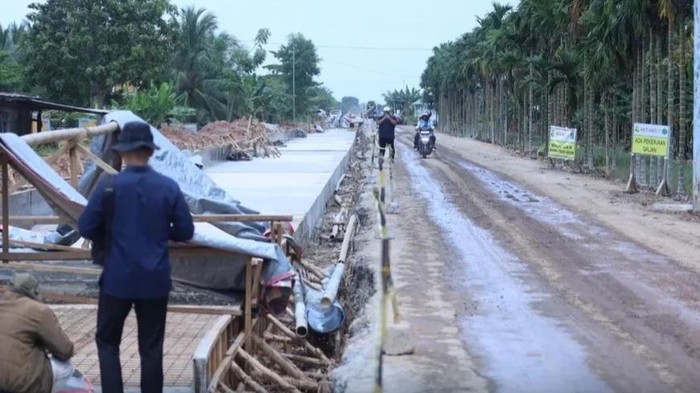 Peningkatan jalan menuju pelelangan ikan di Banyuasin ditingkatkan.