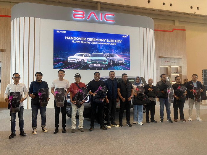 Penyerahan 100 unit pertama BAIC BJ30 Hybrid.