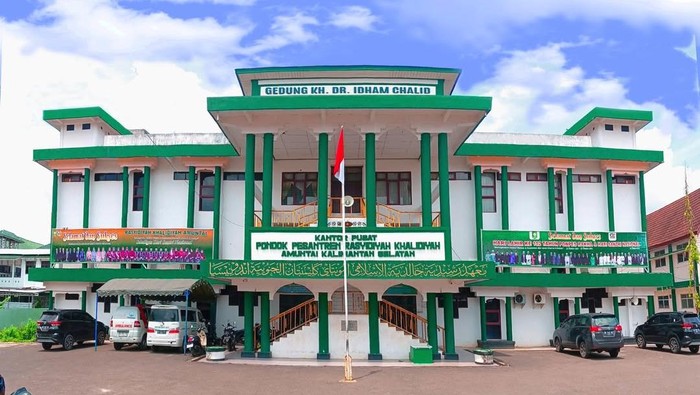 Pondok Pesantren Rasyidiyah Khalidiyah (Rakha) Amuntai, Hulu Sungai Utara, Kalimantan Selatan.