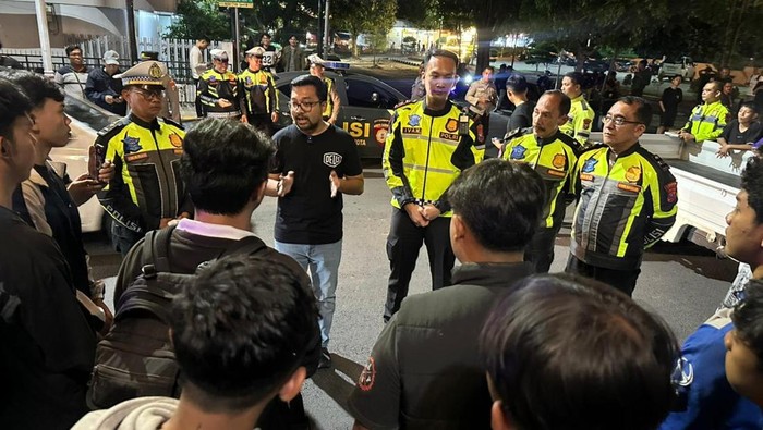 Satlantas Polres Nganjuk melakukan operasi balap liar dan mengamankan 17 motor.