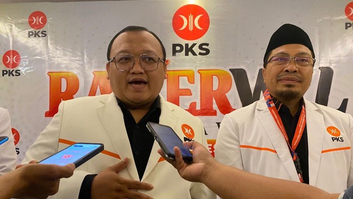 Sekjen DPP PKS Muhammad Kholid didampingi Ketua DPW PKS Sulsel Anwar Faruq.