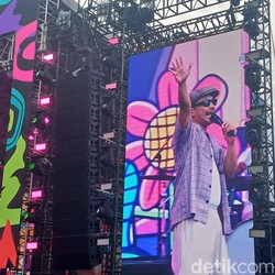 Shaggydog Ajak Ponky Barata Naik ke Atas Panggung YokJakarta