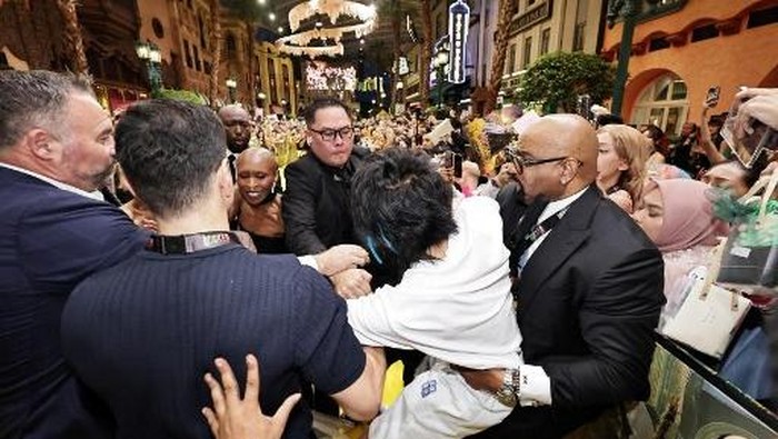 WN Australia Ganggu Ariana Grande, Terpaksa Dideportasi dan Dicekal Singapura