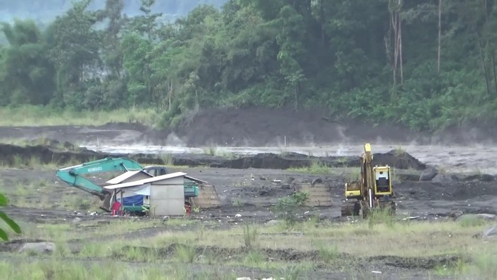 Aktivitas tambang pasir di Lumajang ditutup sementara karena material vulkanik erupsi Semeru masih panas