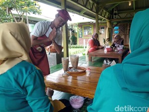Keren, Resto di Purwakarta Berdayakan Disabilitas: Jadi Pramusaji-Koki