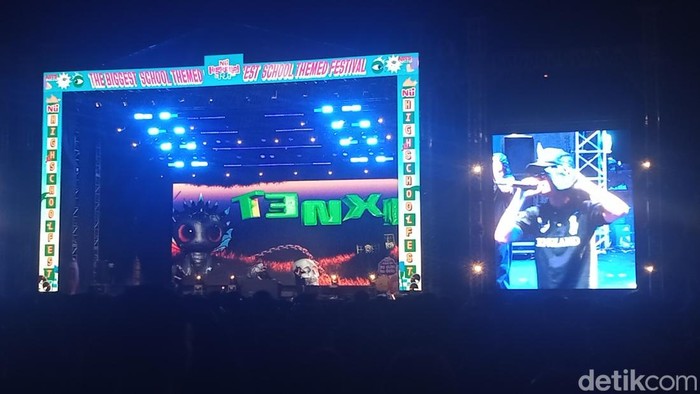 Tenxi saat tampil di Highschool Fest.