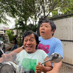 Keisengan Komeng Bikin Adul Dibawa Polisi Singapura