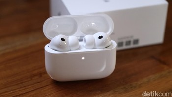 Apple juga menjanjikan peredam bising yang dua kali lebih ampuh dibanding generasi sebelumnya. Oh ya, ada sensor detak jantung di AirPods Pro 3, yang membuatnya jadi TWS pertama Apple yang dilengkapi sensor tersebut. Foto: detikINET/Anggoro Suryo Jati