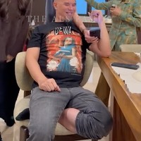 Tak lupa, Al dan Alyssa juga mengumumkan kehamilannya kepada Ahmad Dhani dan Mulan Jameela. Sayangnya, diungkapkan Al dan Alyssa bahwa Ahmad Dhani dan Mulan sudah mengetahui kabar bahagia tersebut duluan. Foto: YouTube/The ALs