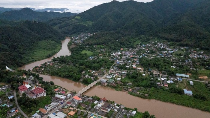 A drone view shows the Kok River, which flows through Tha Ton village in northern Thailand's Chiang Mai province after entering Thailand from Myanmar and has become the main water source across Chiang Mai and Chiang Rai province, amid increased rare earth and gold mining at the river’s source in Myanmar, where unregulated operations may release toxic chemicals, according to the Stimson Center report, November 5, 2025. REUTERS/Chalinee Thirasupa