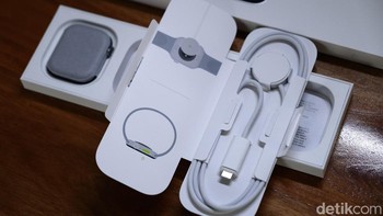 Charger ini dijanjikan bisa mengisi daya Apple Watch 11 dari kosong sampai 80% dalam waktu 30 menit, dengan syarat menggunakan adaptor dengan daya 20W ke atas. Foto: detikINET/Anggoro Suryo Jati